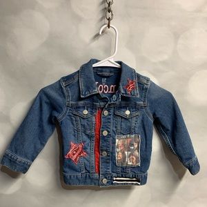 Gap Jean Jacket‎ with Beatles patches in a 2T